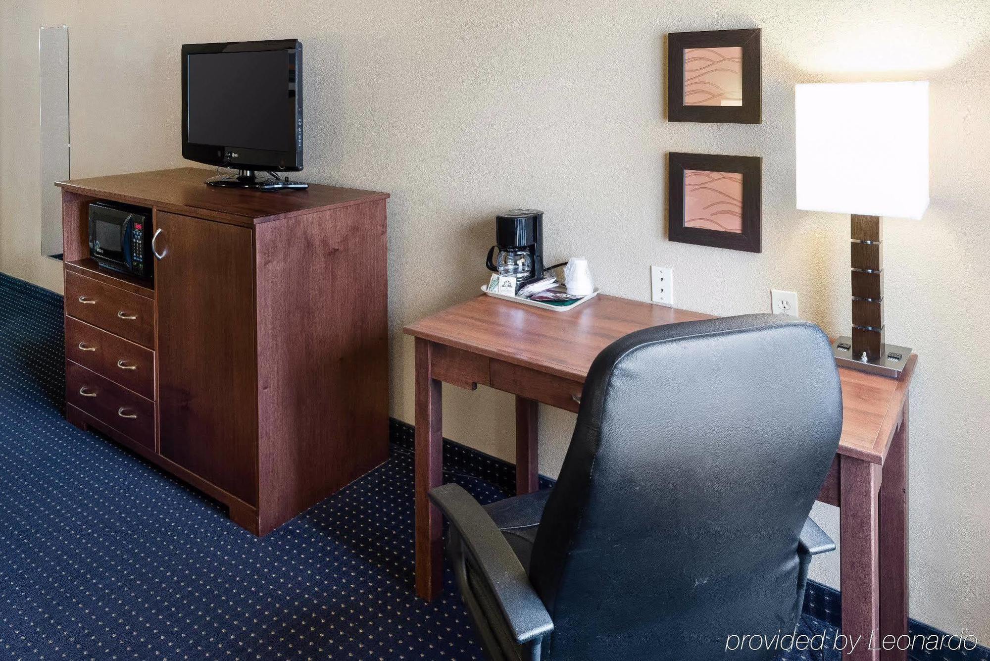 Comfort Inn Албърт Лий Екстериор снимка