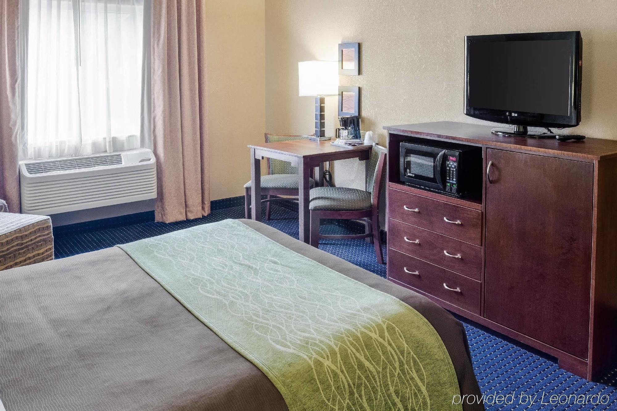 Comfort Inn Албърт Лий Екстериор снимка