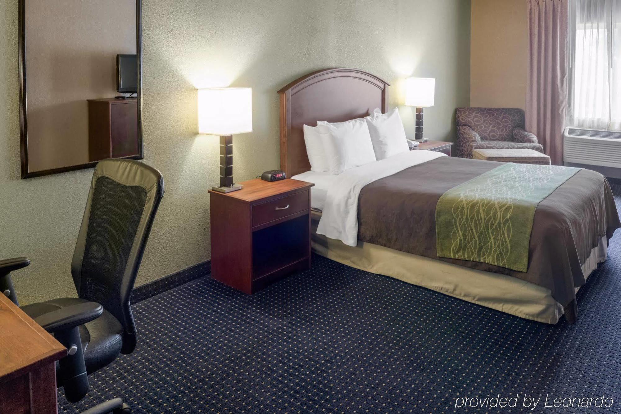 Comfort Inn Албърт Лий Екстериор снимка