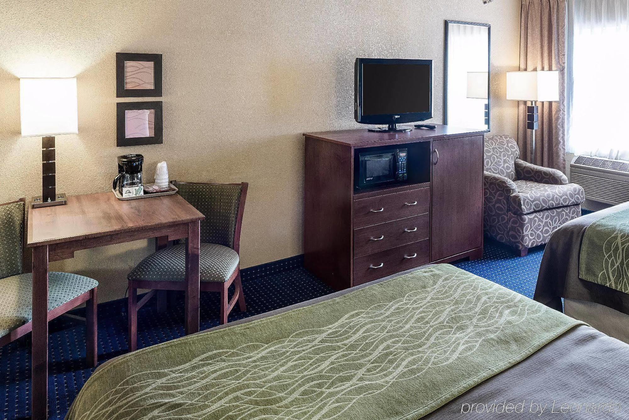 Comfort Inn Албърт Лий Екстериор снимка